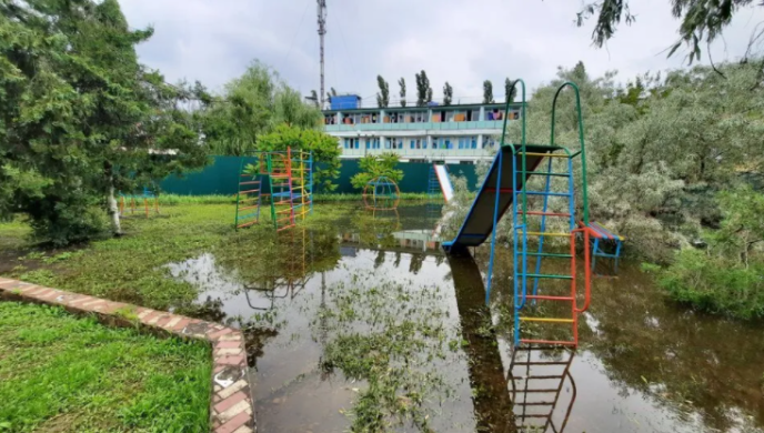 В Україні затопило популярне курортне селище: опубліковано фото – 03 В Україні затопило популярне курортне селище: опубліковано фото – 03