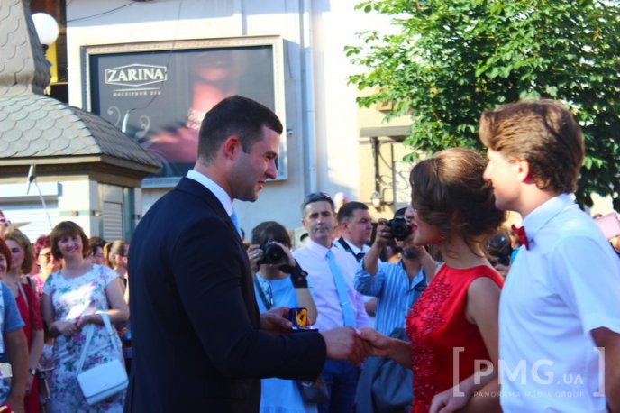 У Мукачеві нагородили випускників-медалістів – 32