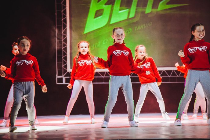 В Ужгороді студія сучасного танцю «Бліц» провела звітний концерт – 19