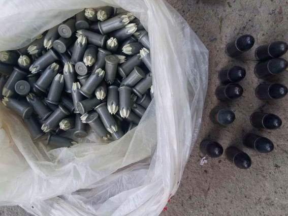 Жителька Хустщини тримала вдома чимало зброї та набоїв – 03