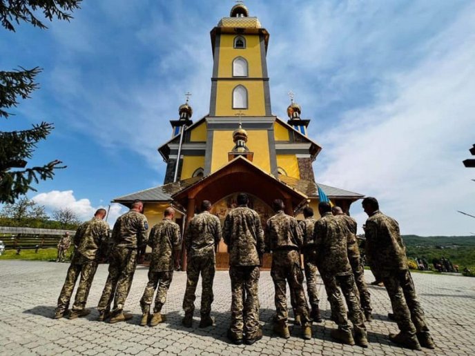 У селі на Мукачівщині поховали військового – 06