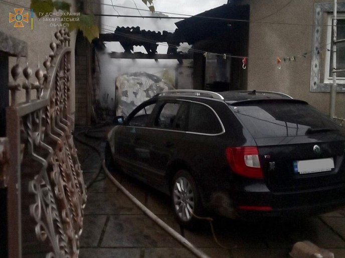 Прокинулась від звуку вибуху: рятувальники розповіли, що сталось в закарпатському селі – 02