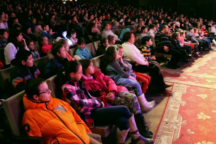 Закарпатський облмуздрамтеатр подарував маленьким глядачам виставу "Лускунчик" – 04