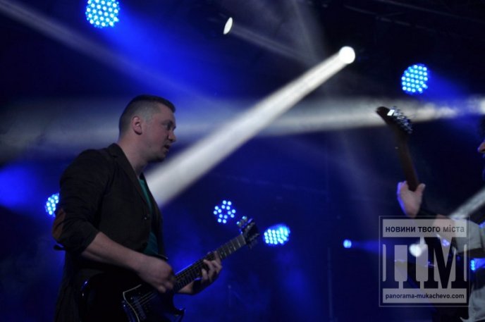 В центрі Мукачева "відгримів" концерт відомого в Україні мукачівського гурту "Without Limits" (ФОТО) – 10