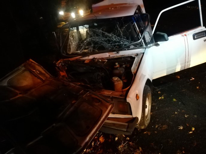 В Ужгороді сталася моторошна аварія: авто врізалось в дерево – 08