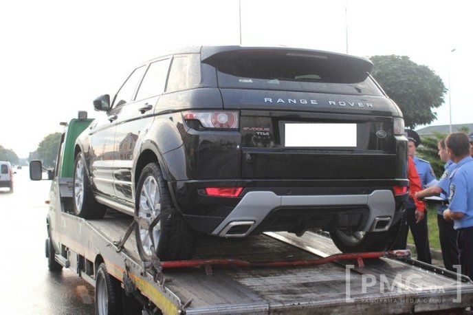 У Мукачеві затримали вкрадене елітне авто, яке має відношення до нардепа від Закарпаття – 04