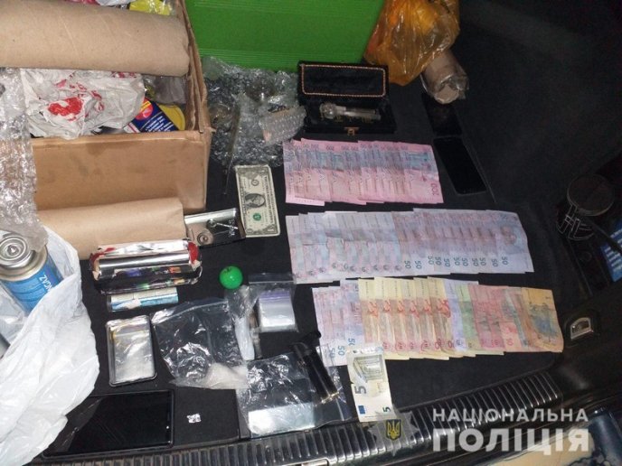 У машині 20-річного ужгородця знайшли наркотики – 02