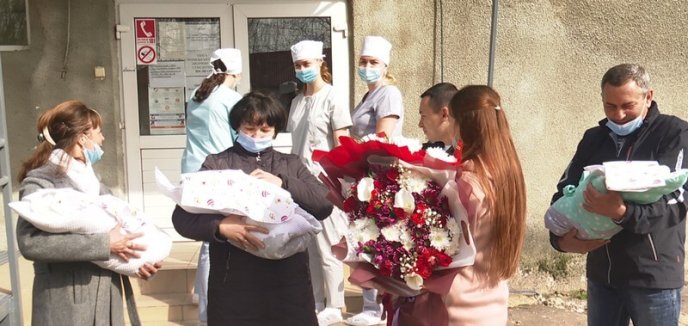 Народжену на Різдво четвірню виписали з лікарні – 01