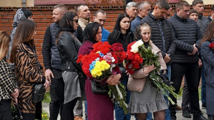 У Мукачеві попрощалися із загиблим на війні Героєм – 08