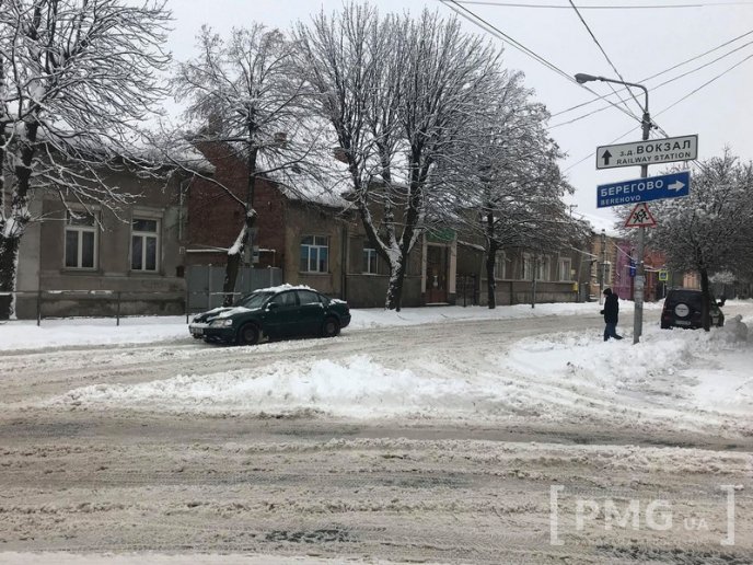 Наслідки негоди: Мукачево потопає у снігу – 02 Наслідки негоди: Мукачево потопає у снігу – 02