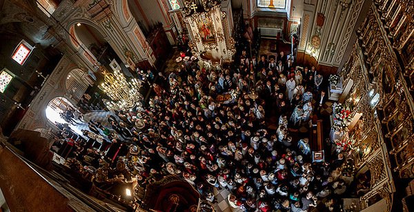 До Ужгорода прибула реліквія, яка зцілює і впливає на життя (ФОТО) – 01