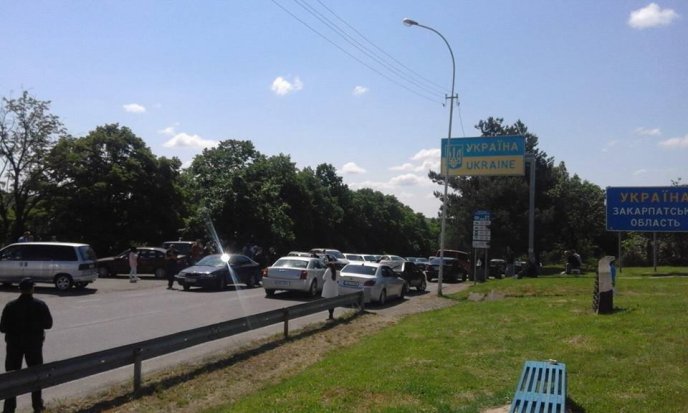 Невирішене питання "пересічок" призвело до перекриття дороги – 03