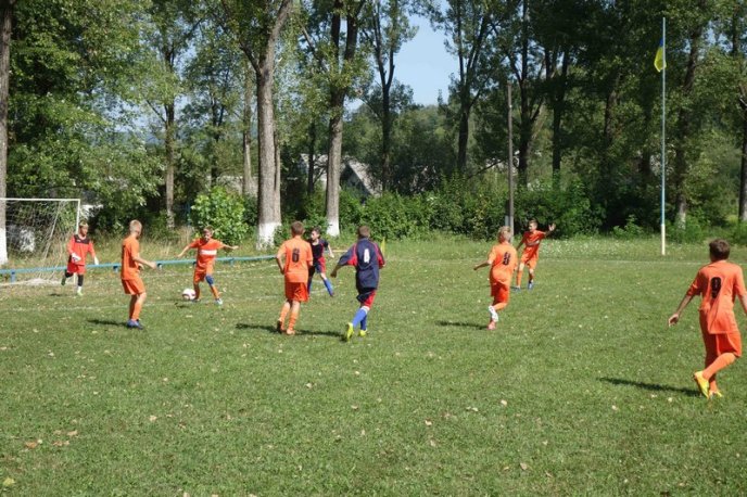 У Великому Бичкові відбувся дитячий турнір по футболу на кубок заслуженого майстра спорту Івана Яремчука  – 01