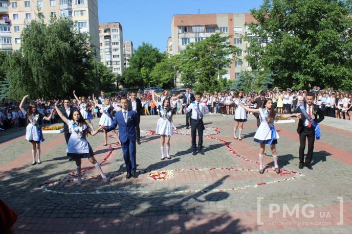 Свято останнього дзвоника відзначили у Мукачівській ЗОШ №13 – 42