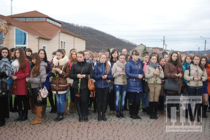 У річницю Майдану мукачівці вшанували пам’ять Небесної Сотні (ФОТОРЕПОРТАЖ) – 07