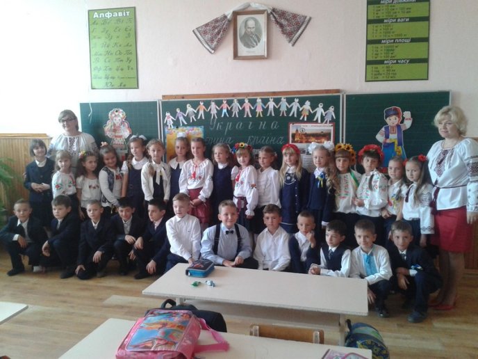 Шкільний фотоальбом: як учні Мукачева 1 Вересня відзначали (ФОТОРЕПОРТАЖ) – 04