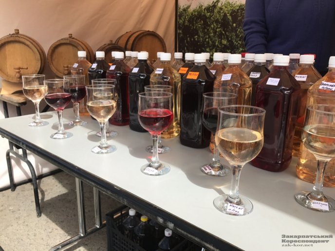 Фестиваль "Сонячний напій" в Ужгороді: що можна придбати на святі вина – 03