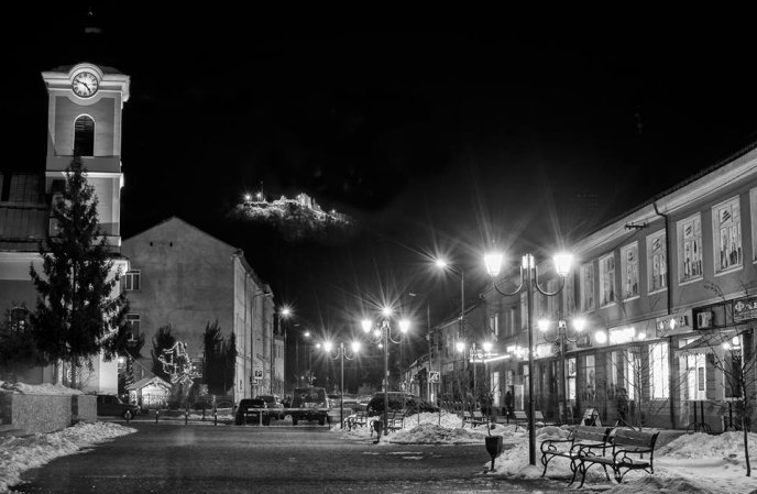 У Хусті підсвітили замок – 02