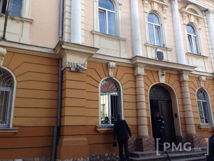 Попередньою причиною пожежі у Мукачівському міськвідділі міліції є коротке замикання – 01