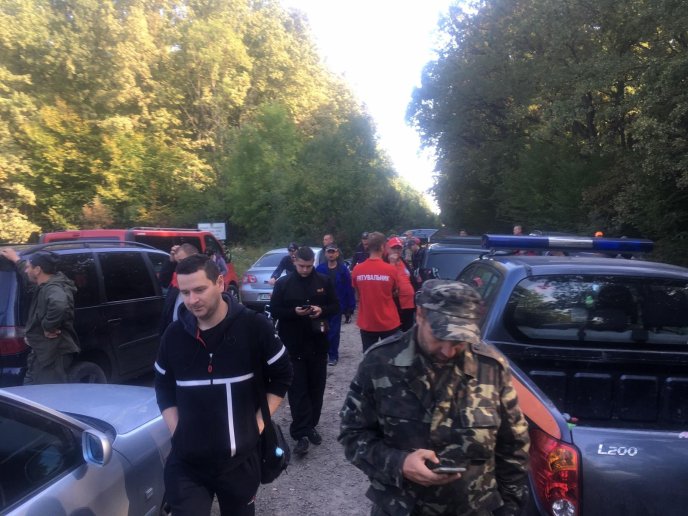 Рятувальники всю ніч шукали загублену у лісі жінку – 02