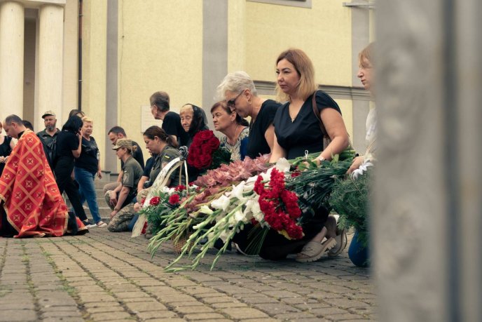 Був надійним бойовим побратимом: у Мукачеві поховали Героя – 03