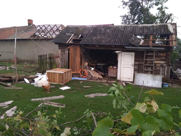 Рятувальники ліквідовують наслідки негоди – 02