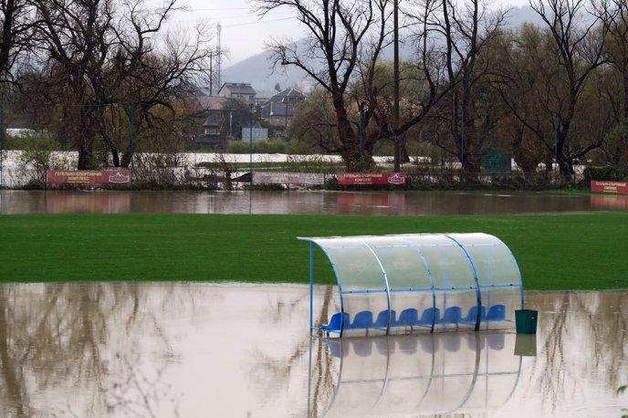На Ужгородщині вода затопила три футбольних поля, земельні угіддя та пляж з будиночками в Оноківцях – 16 На Ужгородщині вода затопила три футбольних поля, земельні угіддя та пляж з будиночками в Оноківцях – 16