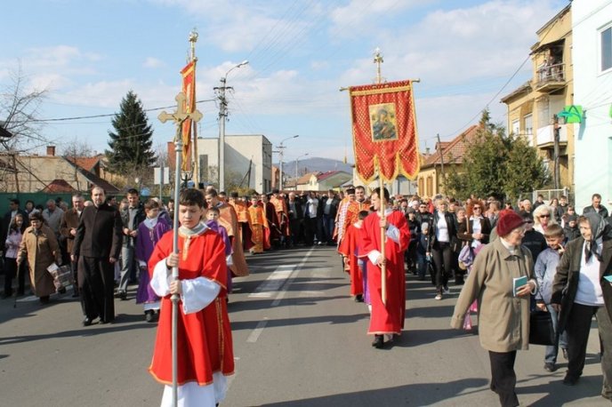 У Мукачеві пройшла масштабна хресна хода (ФОТО) – 02
