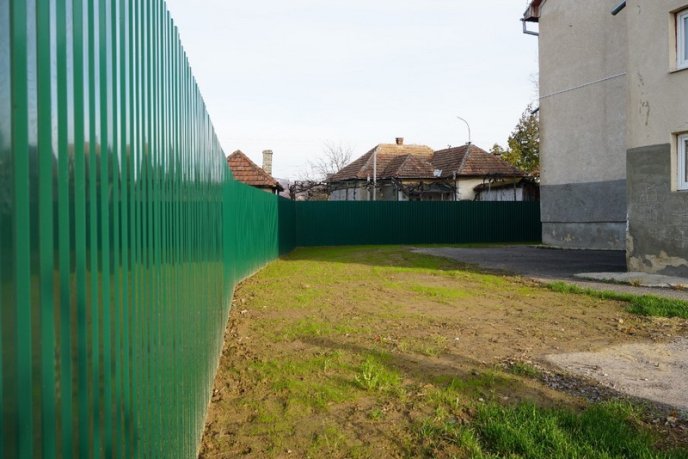 У Мукачеві в НВК №6 завершили благоустрій території – 05