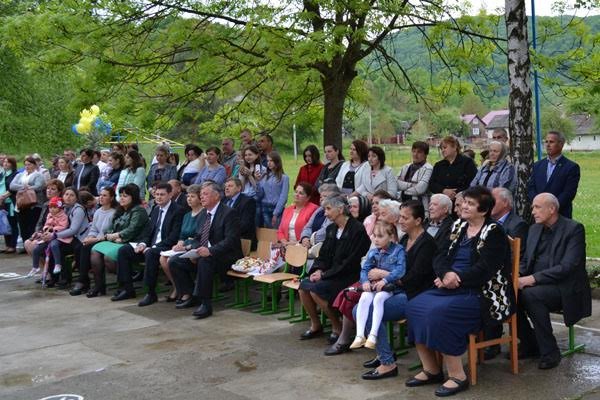 Одна зі шкіл Тячівщини відзначила 70-ліття – 08