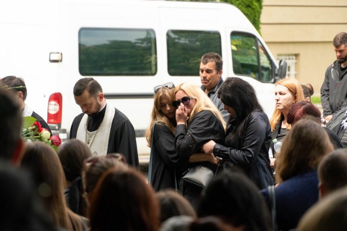 У захисника залишилися мама і кохана дівчина: в Ужгороді поховали молодого Героя – 02