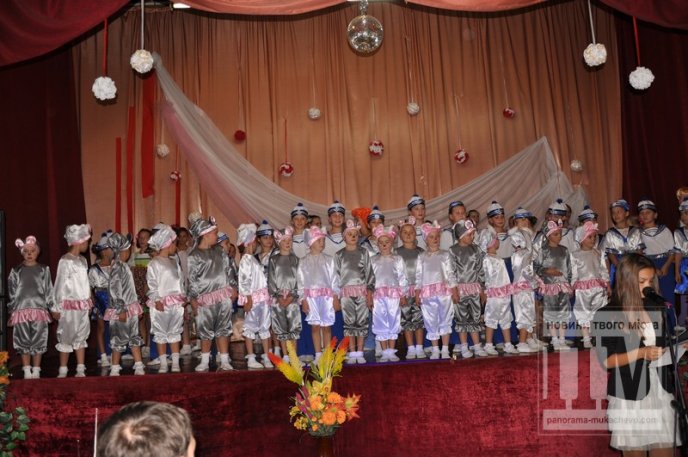 У міському Будинку школярів вітали ветеранів педагогічної ниви (ФОТО) – 34