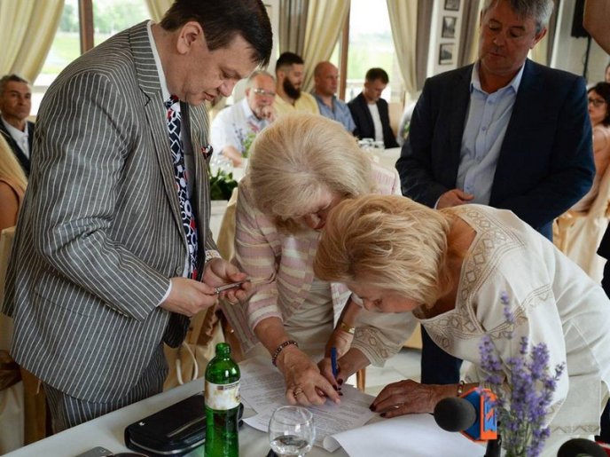 Роль громадських організацій в консолідації українського суспільства обговорювали в Мукачеві – 28