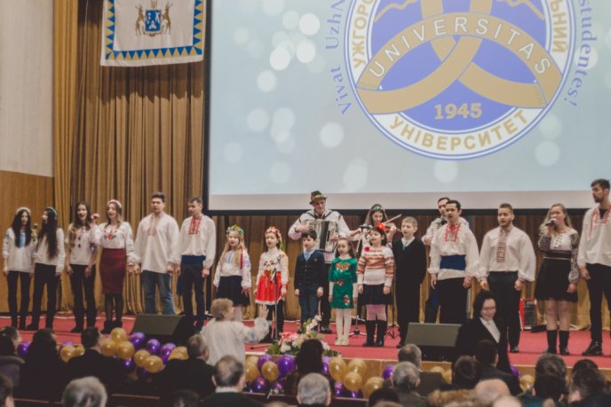 Ректор УжНУ Володимир Смоланка звітував про роботу у 2016 році – 01 Ректор УжНУ Володимир Смоланка звітував про роботу у 2016 році – 01