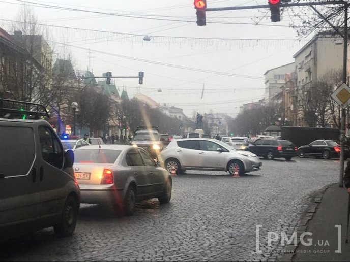 У центрі Мукачева сталась аварія. Рух ускладнено – 02
