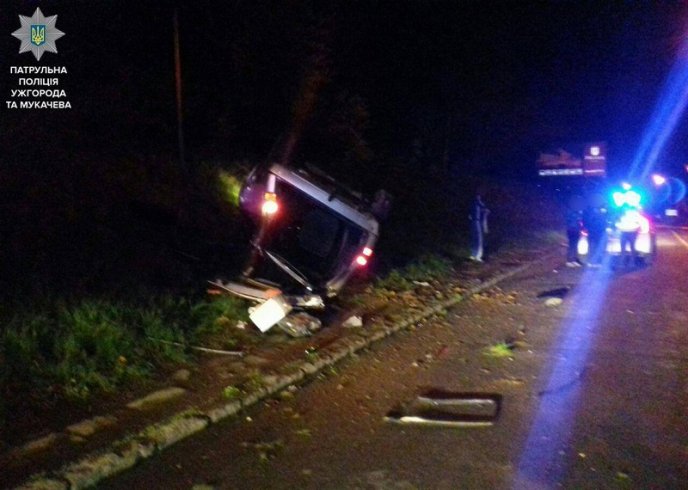 ДТП в Ужгороді: Сітроен перекинувся на дах і злетів у кювет – 04 ДТП в Ужгороді: Сітроен перекинувся на дах і злетів у кювет – 04