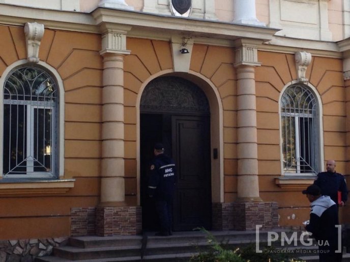 Попередньою причиною пожежі у Мукачівському міськвідділі міліції є коротке замикання – 04