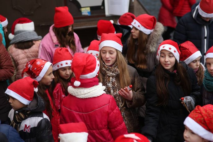 В Ужгороді "католицькі" миколайчики привітали містян зі святом – 05