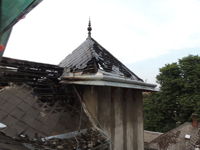 У Берегові горів ресторан «Золота пава» – 05