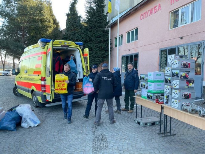 Реанімобіль та оснащення передав мукачівським медикам і рятувальникам керівник TUP GmbH – 11