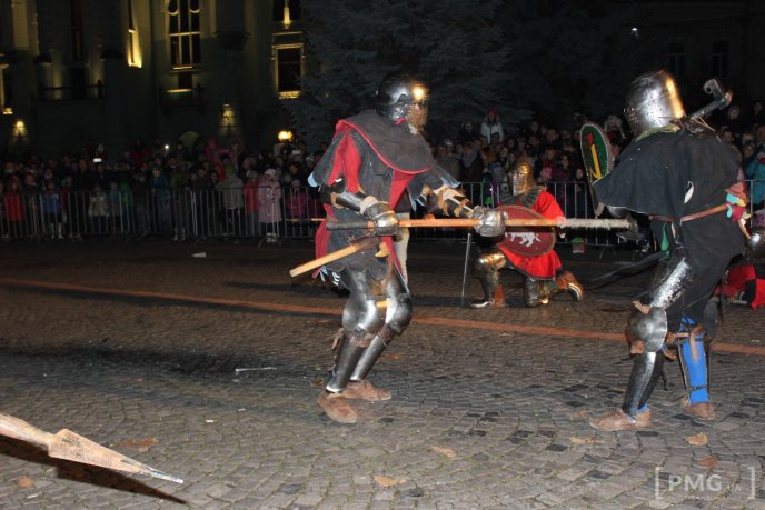 Парад ліхтариків та лицарські бої: як у Мукачеві відзначали День святого Мартина – 45