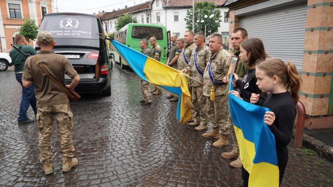 У Мукачеві попрощалися із полеглим Героєм  – 01