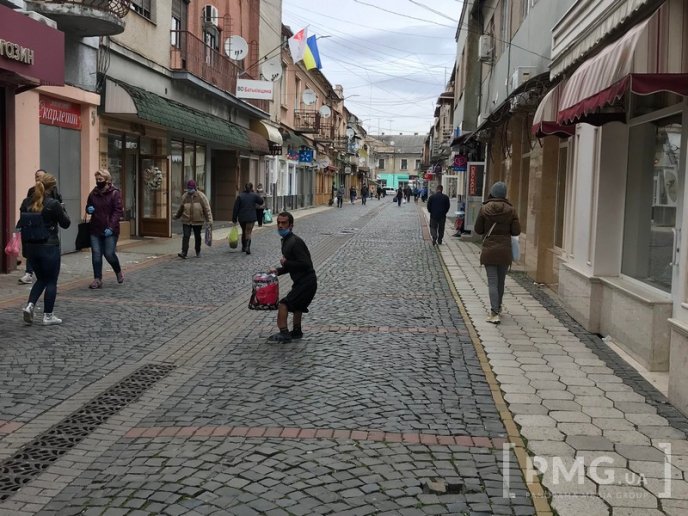 Як зараз працюють магазини у Мукачеві: фоторепортаж – 08