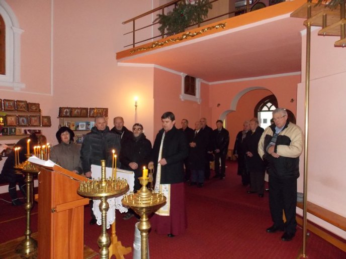 Зі сльозами на очах мукачівці відзначили День Соборності України (ФОТО) – 04