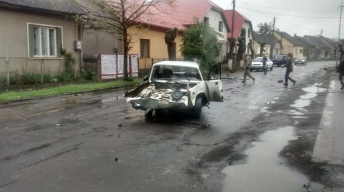 Внаслідок жахливої ДТП водій вилетів через лобове скло – 03