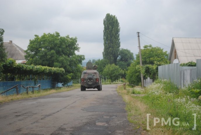 З’явилось фото із села Бобовище, де спецпризначенці оточили бійців "Правого сектору" – 07 З’явилось фото із села Бобовище, де спецпризначенці оточили бійців "Правого сектору" – 07