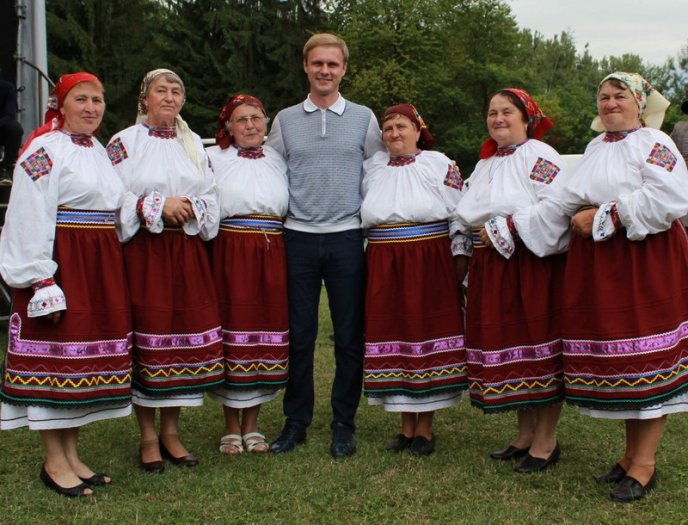 "Необхідно ремонтувати школи, дитячі садочки, амбулаторії", – Валерій Лунченко поспілкувався із закарпатцями – 07