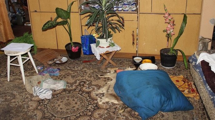 У Чопі жорстоко вбили людину. Тіло напівроздягненого чоловіка лежало посеред вулиці – 04