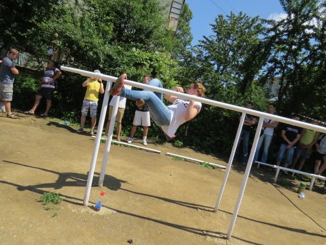 Воркаутери вчерговий раз виробляли у Мукачеві неймовірні трюки (ФОТО) – 06