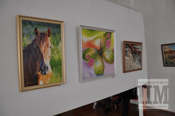 У Мукачеві стартувала виставка неймовірно красивих картин від творчого об’єднання "Райдуга" (ФОТО) – 01